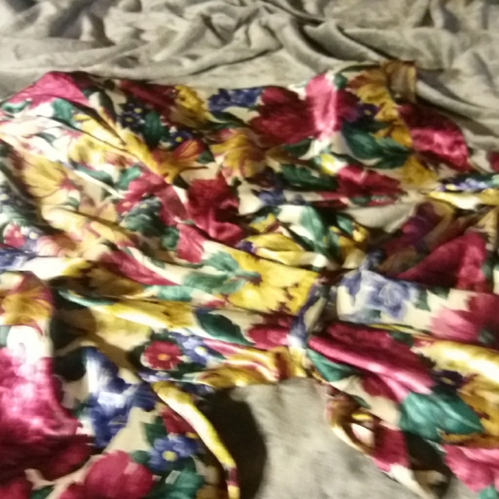 Pretty satin Robe - Picture 2 of 3